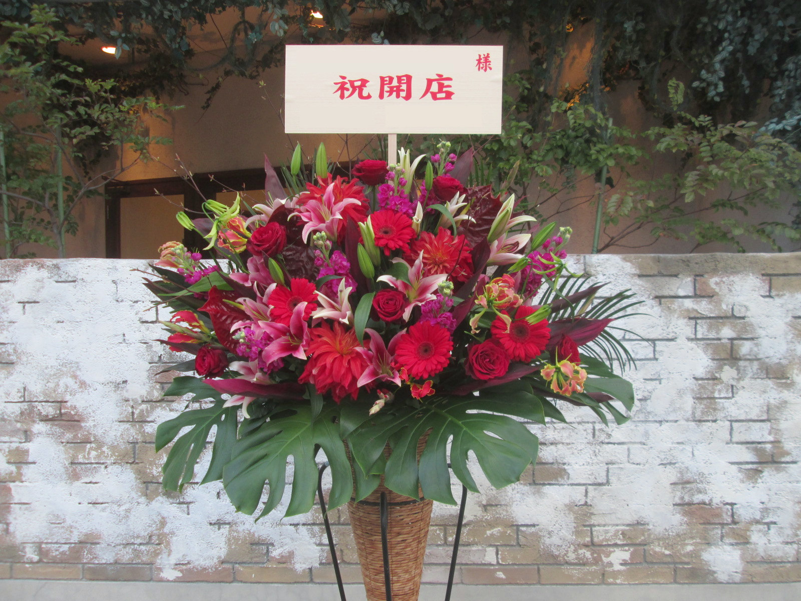 カフェ 喫茶店の開店祝いに贈るフラワーギフト６選 祝花の花助 贈答用の花の選び方やマナーをご紹介